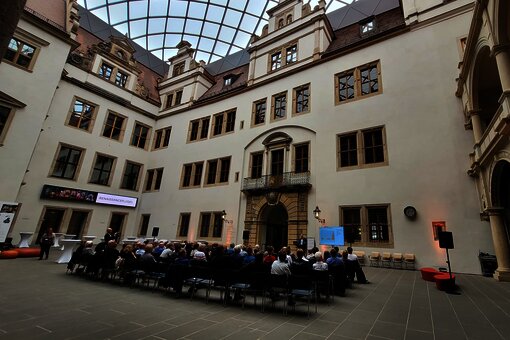 Reihenbestuhlung im Kleinen Schlosshof - Residenzschloss Dresden