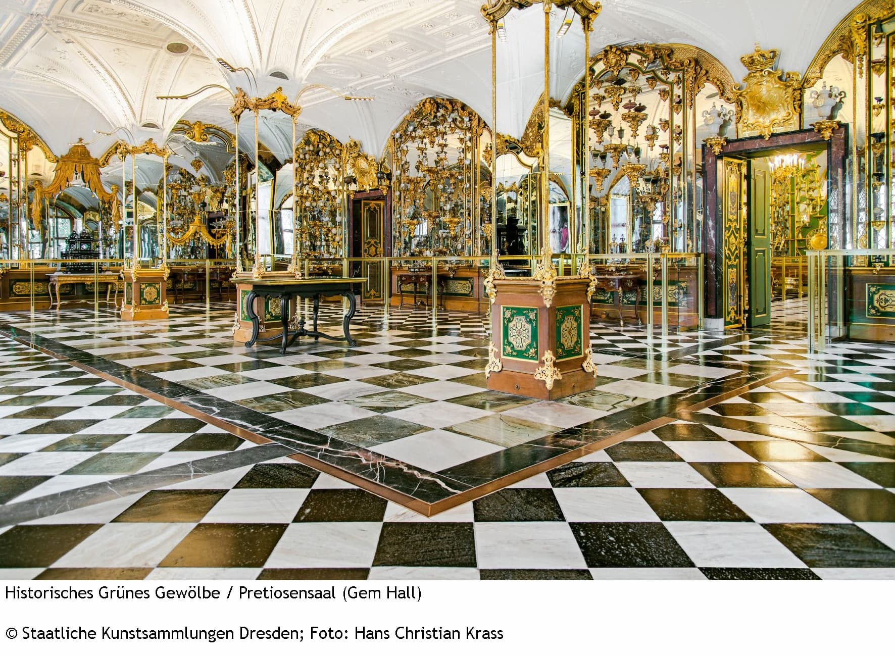 Pretiosensaal im Historischen Grünen Gewölbe im Residenzschlosses Blick in den Pretiosensaal im Historischen Grünen Gewölbe